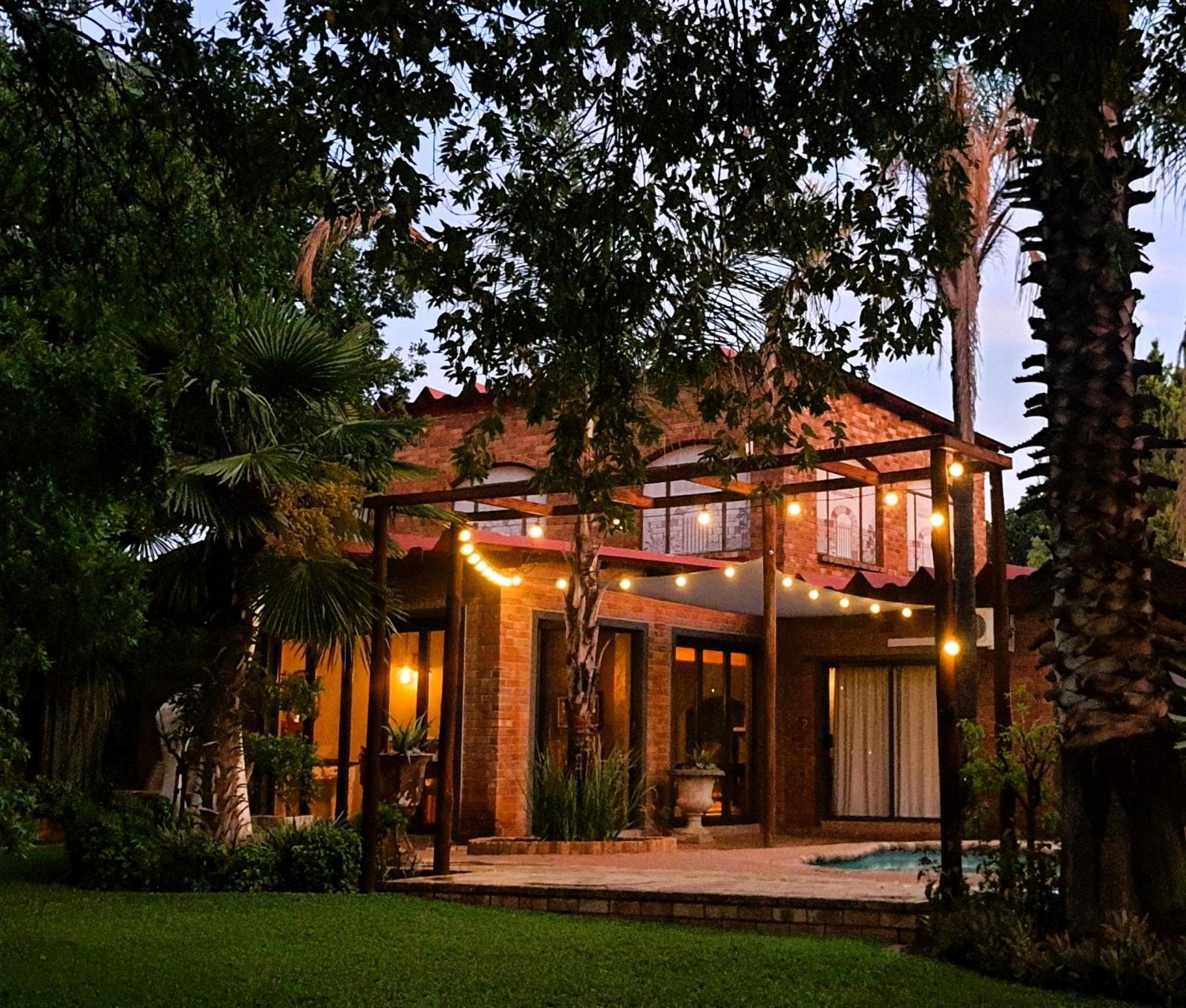 Butlers Crown Hotel Klerksdorp Bagian luar foto